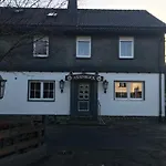 דירה Haus Astenblick In Fuer Bis Zu 35 Personen Fuer Wanderveranstaltungen Und Familienfeiern ווינטרברג