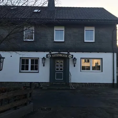 דירה Haus Astenblick In Fuer Bis Zu 35 Personen Fuer Wanderveranstaltungen Und Familienfeiern ווינטרברג