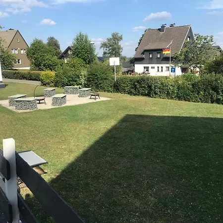 דירה Haus Astenblick In Fuer Bis Zu 35 Personen Fuer Wanderveranstaltungen Und Familienfeiern