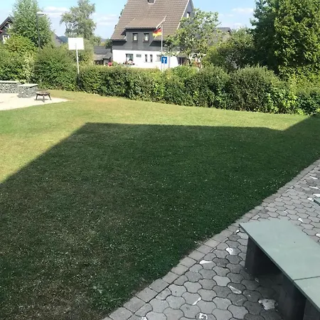 דירה Haus Astenblick In Fuer Bis Zu 35 Personen Fuer Wanderveranstaltungen Und Familienfeiern