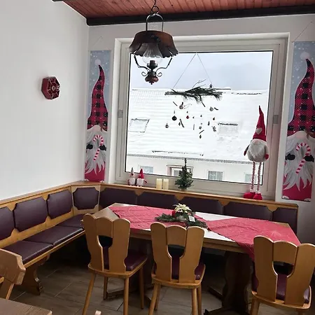 Haus Astenblick In Fuer Bis Zu 35 Personen Fuer Wanderveranstaltungen Und Familienfeiern ווינטרברג