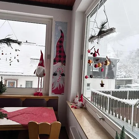 Haus Astenblick In Fuer Bis Zu 35 Personen Fuer Wanderveranstaltungen Und Familienfeiern דירה