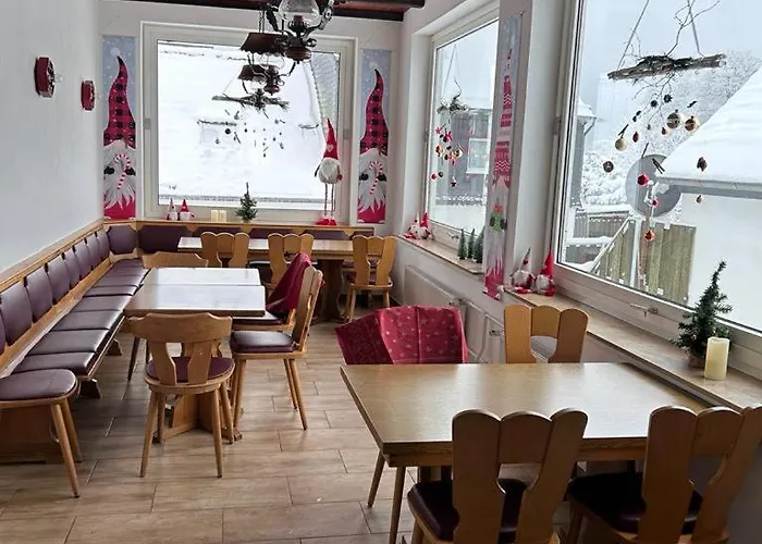 Haus Astenblick In Fuer Bis Zu 35 Personen Fuer Wanderveranstaltungen Und Familienfeiern * Winterberg